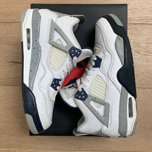 Midnight navy jordan 4s